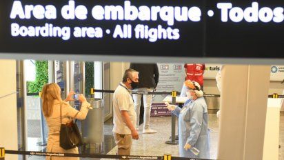 Ya se habla de un eventual cierre de todos los vuelos internacionales en Ezeiza a partir del 15 de enero.