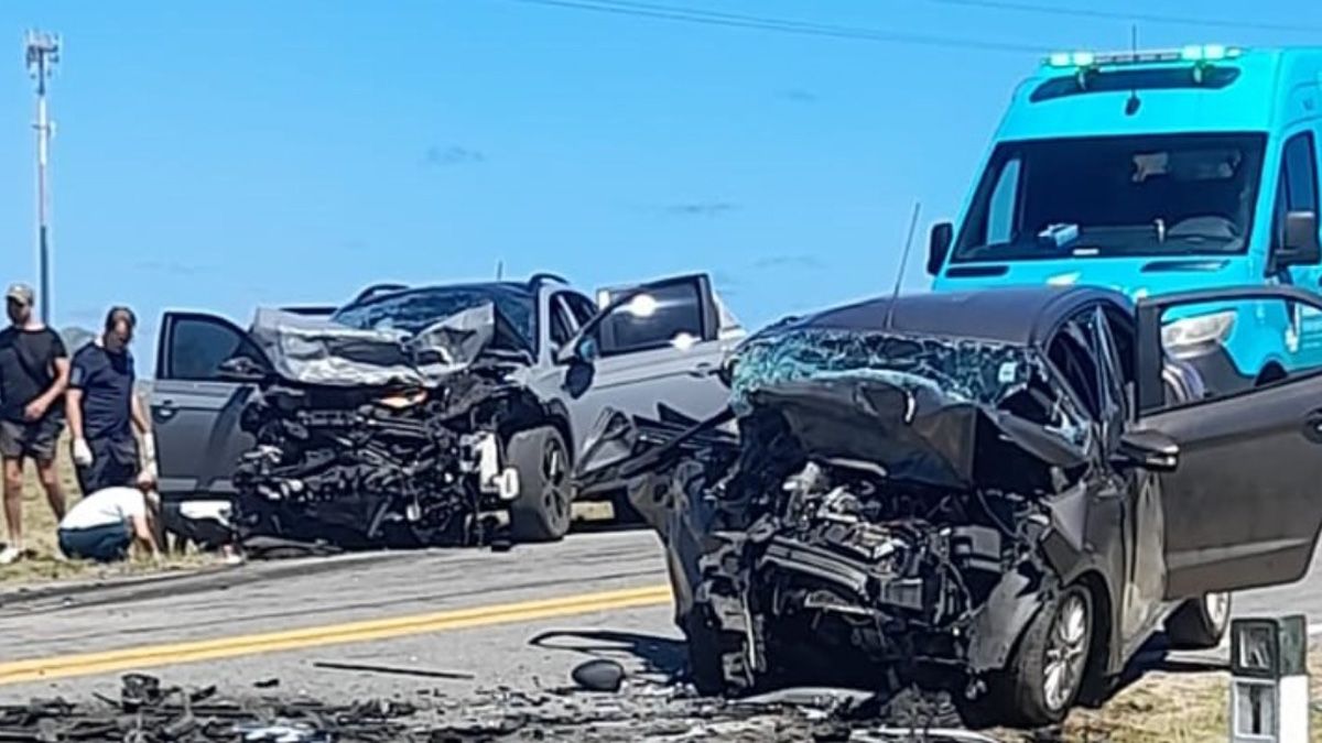 Entre los dos vehículos que chocaron frontalmente en Punta del Este, viajaban nueve personas, de las cuales dos fallecieron