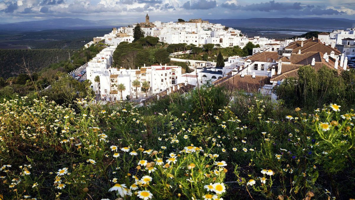 Vejer de la Frontera está cerca de la playa de El Palmar y es uno de los pueblos más bonitos de España.