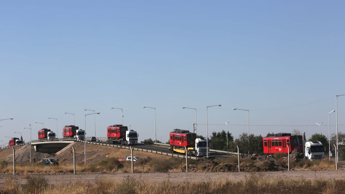 Bienvenidas. Las seis máquinas para las tres nuevas duplas del Metrotranvía ya están en Mendoza.