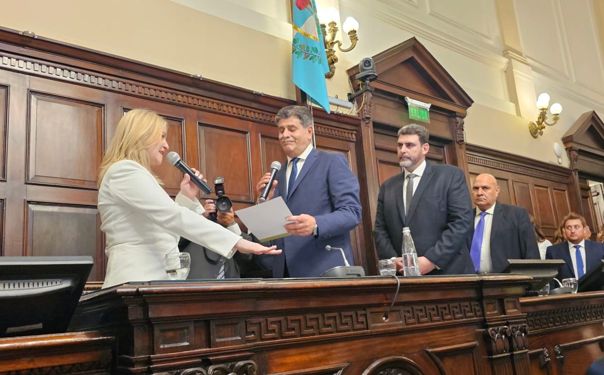 Mario Abed le tomó juramento a su sucesora, Hebe Casado. Mario Abed le tomó juramento a su sucesora, Hebe Casado.