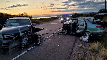 Conductor borracho se cruzó de carril y chocó de frente con una familia que salía de vacaciones
