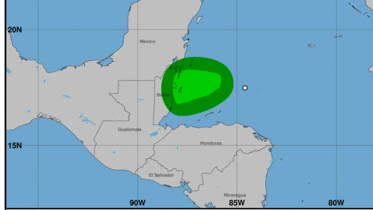 El Ciclón Tropical Potencial 15 podría fortalecerse y convertirse en la tormenta Nadine. Crédito: NHC. El Ciclón Tropical Potencial 15 podría fortalecerse y convertirse en la tormenta Nadine. Crédito: NHC.