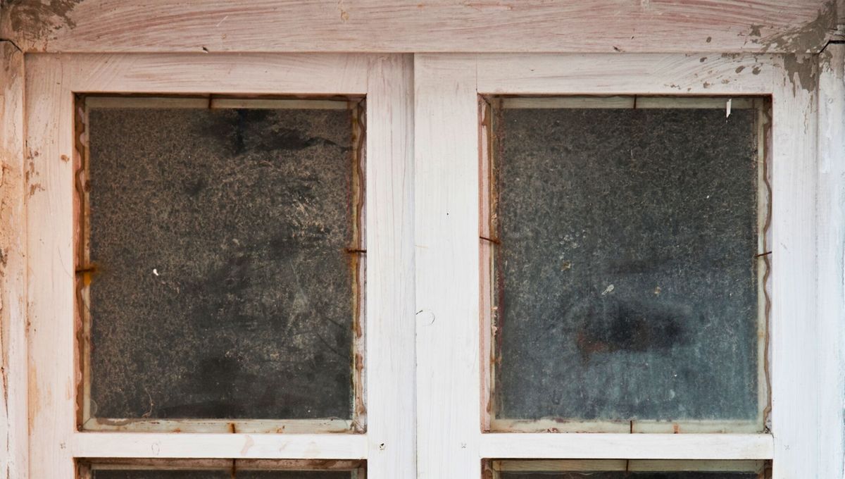 Un truco para eliminar el polvo y las marcas de agua en las ventanas de la casa. Un truco para eliminar el polvo y las marcas de agua en las ventanas de la casa. 