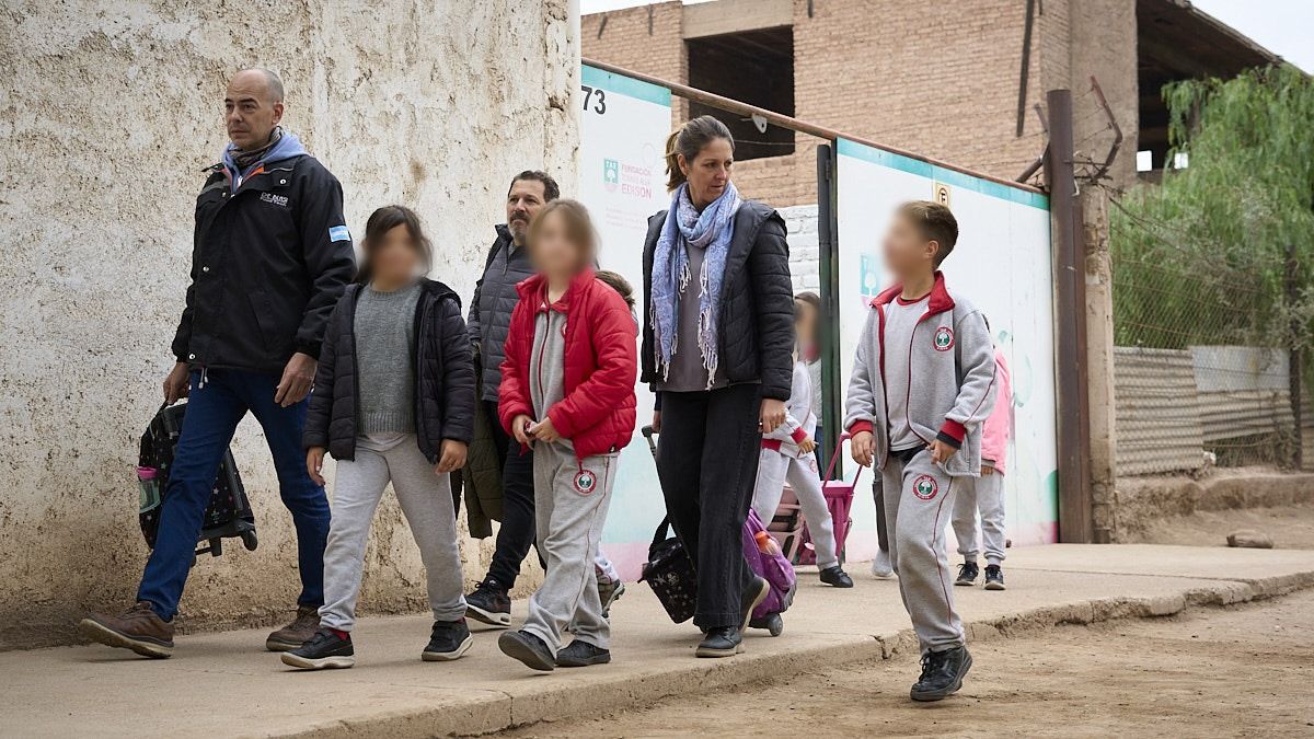 El voucher educativo representa el 50% de la cuota que pagan los colegios privados. El voucher educativo representa el 50% de la cuota que pagan los colegios privados.