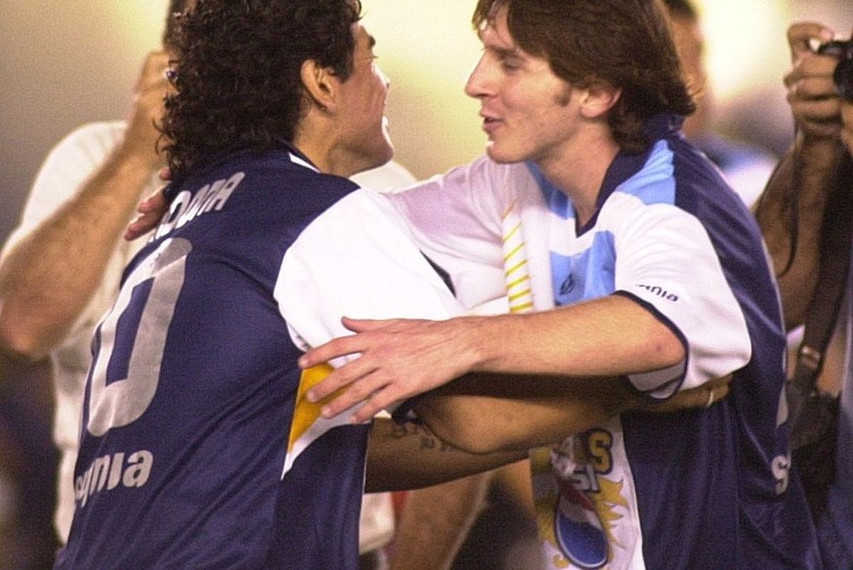 El equipo celeste, adem&aacute;s de Lionel Scaloni, estuvo Messi. Maradona se sum&oacute; de manera sorpresiva.