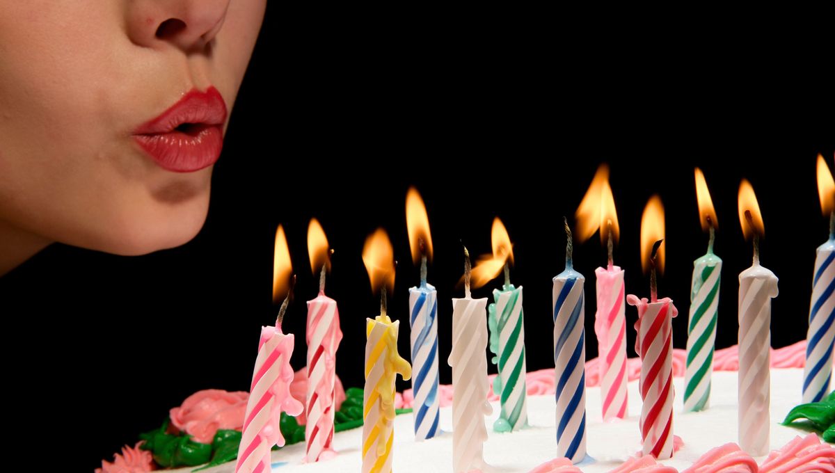 Las velas existen hace miles de años. Se fueron transformando por la evolución tecnológica y la aparición de materiales más maleables. Las velas existen hace miles de años. Se fueron transformando por la evolución tecnológica y la aparición de materiales más maleables. 