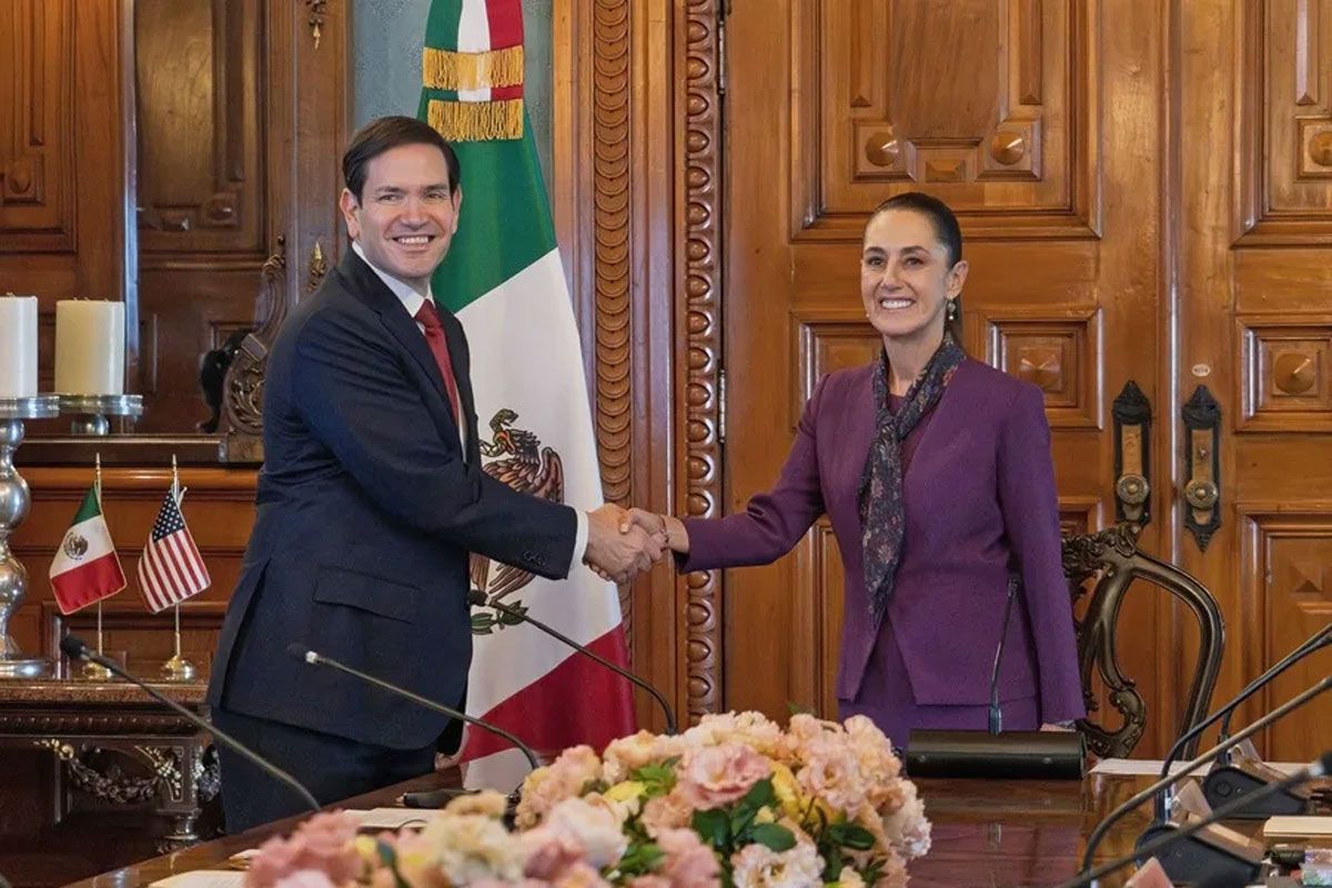 Claudia Sheinbaum presidenta de M&eacute;xico, saludando al secretario de Estado de Estados Unidos, Marco Rubio, durante una reuni&oacute;n en Ciudad de M&eacute;xico (Archivo). Cr&eacute;dito: EFE/ Presidencia de M&eacute;xico.