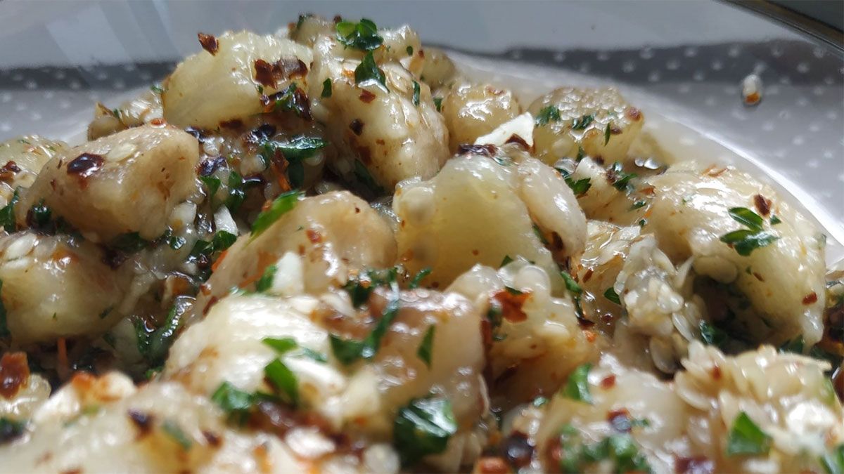 Esta receta de berenjena en escabeche sale espectacular y es ideal para picar a cualquier hora del día. Esta receta de berenjena en escabeche sale espectacular y es ideal para picar a cualquier hora del día.