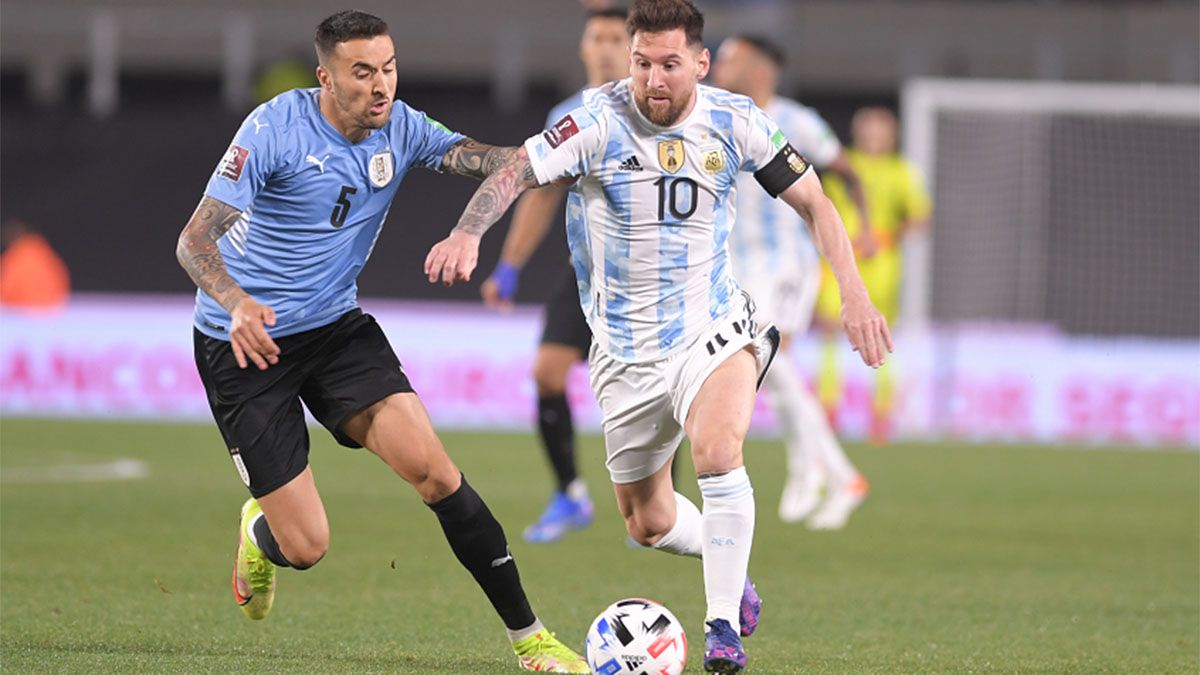 Argentina goleó a Uruguay y dio un paso más al Mundial