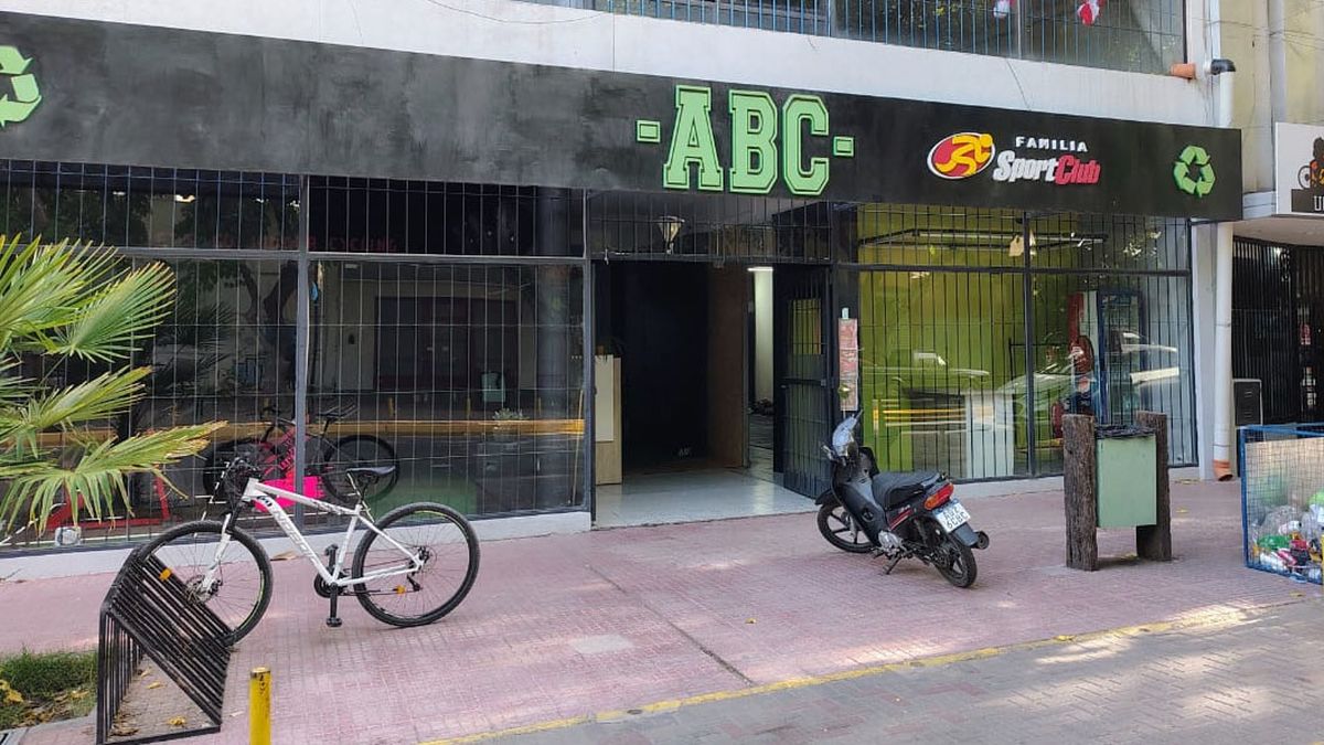 La víctima fue apuñalada a metros del gimnasio donde trabaja, en calle Pellegrino, de Tunuyán. La Policía atrapó en un allanamiento al presunto autor.