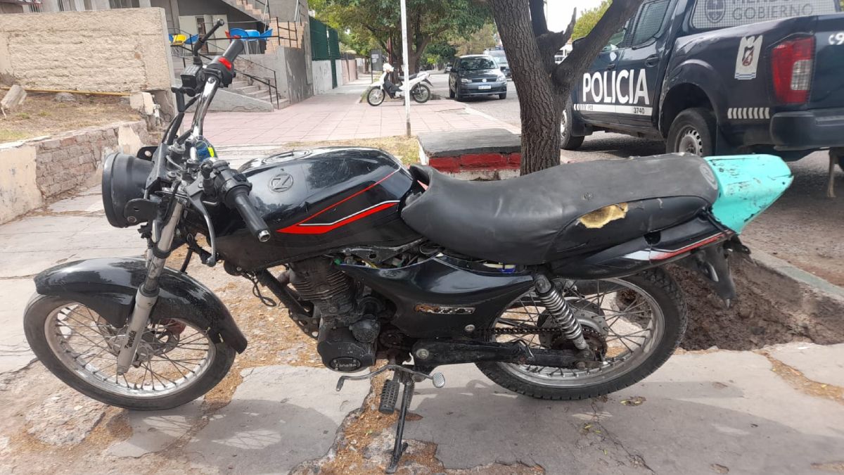 La moto en la que circulaba había sido robada días atrás. La moto en la que circulaba había sido robada días atrás.