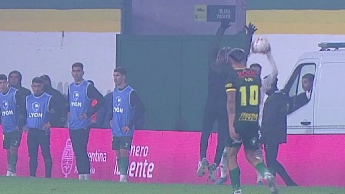 Sebastián Beccacece interrumpió un lateral y enfureció a Marcelo Gallardo