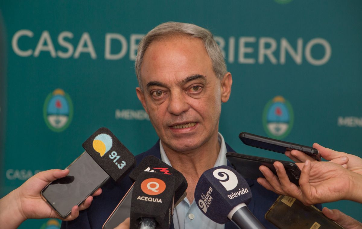 El director de Secundaria, Emilio Moreno, aseguró que hay bancos se sobra para los aspirantes a primer año.