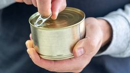 Con estas latas que siempre terminan en la basura podrás hacer un hermoso adorno. Con estas latas que siempre terminan en la basura podrás hacer un hermoso adorno.