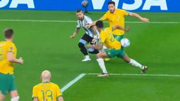 La Selección argentina podría haber tenido un penal tempranero a su favor ante Australia, en el Mundial Qatar 2022.