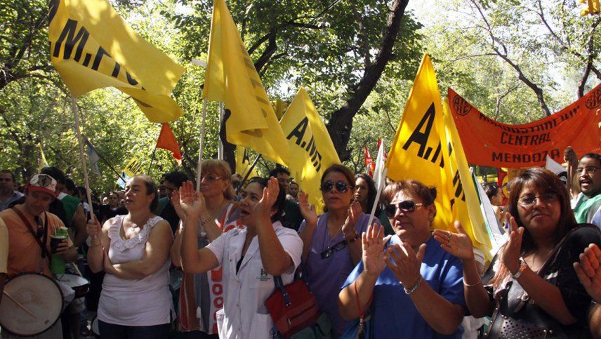 Enfermeros mendocinos harán paro por el ingreso al convenio colectivo de salud