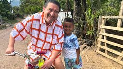 Hay que frenar, mirar y pensar. En un mundo convulsionado, la paz empieza con la sonrisa de un niño, dijo Fernando a Diario UNO.