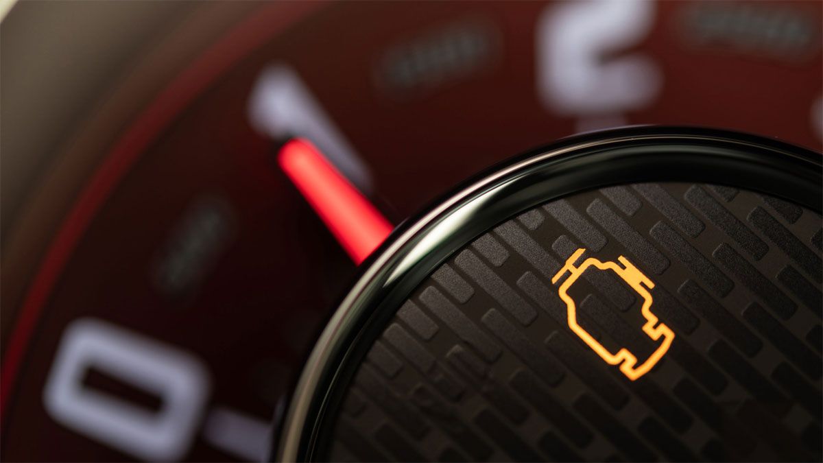 La mayoría de las personas desconocen qué significa que se prenda la luz del motor en el tablero del auto. La mayoría de las personas desconocen qué significa que se prenda la luz del motor en el tablero del auto.