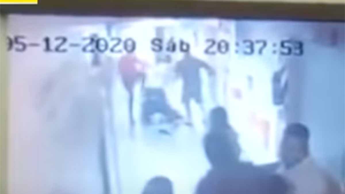 Video: así golpearon a un enfermero acusado de abusar de una joven