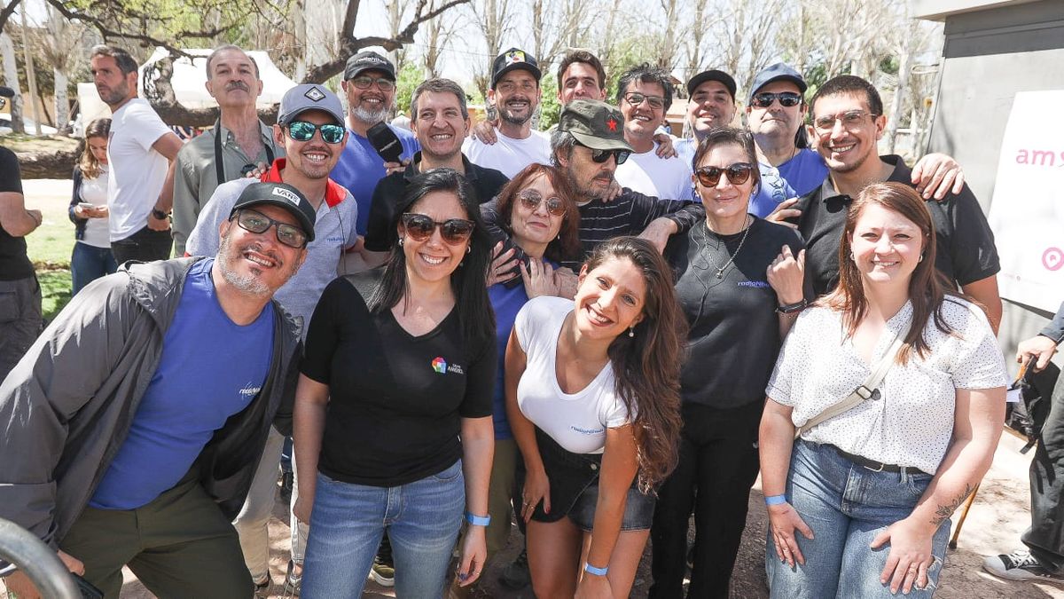 Desde las 11  conduce el Tano Robles hará la Peña Folclórica acompañado de Amadeo Inzirillo