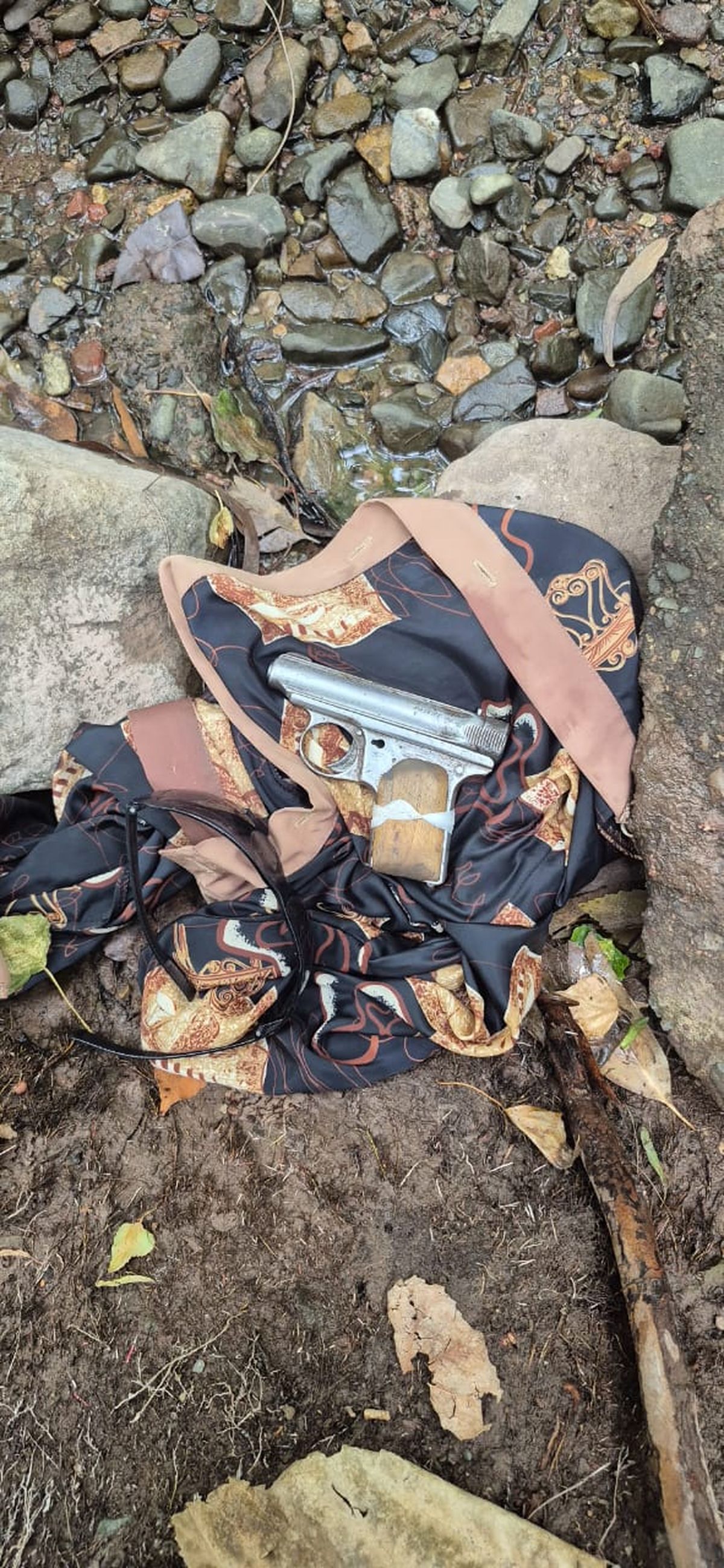 La Policía detuvo a un delincuente que le robó plata a turistas en el Parque General San Martín. La Policía detuvo a un delincuente que le robó plata a turistas en el Parque General San Martín.