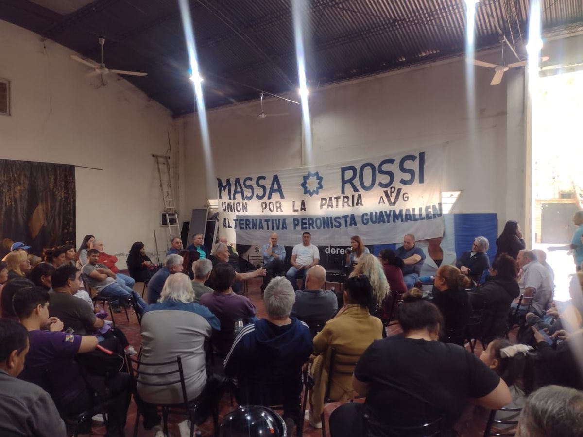 El peronismo alternativo se reunió para planear acciones de apoyo a Sergio Massa.