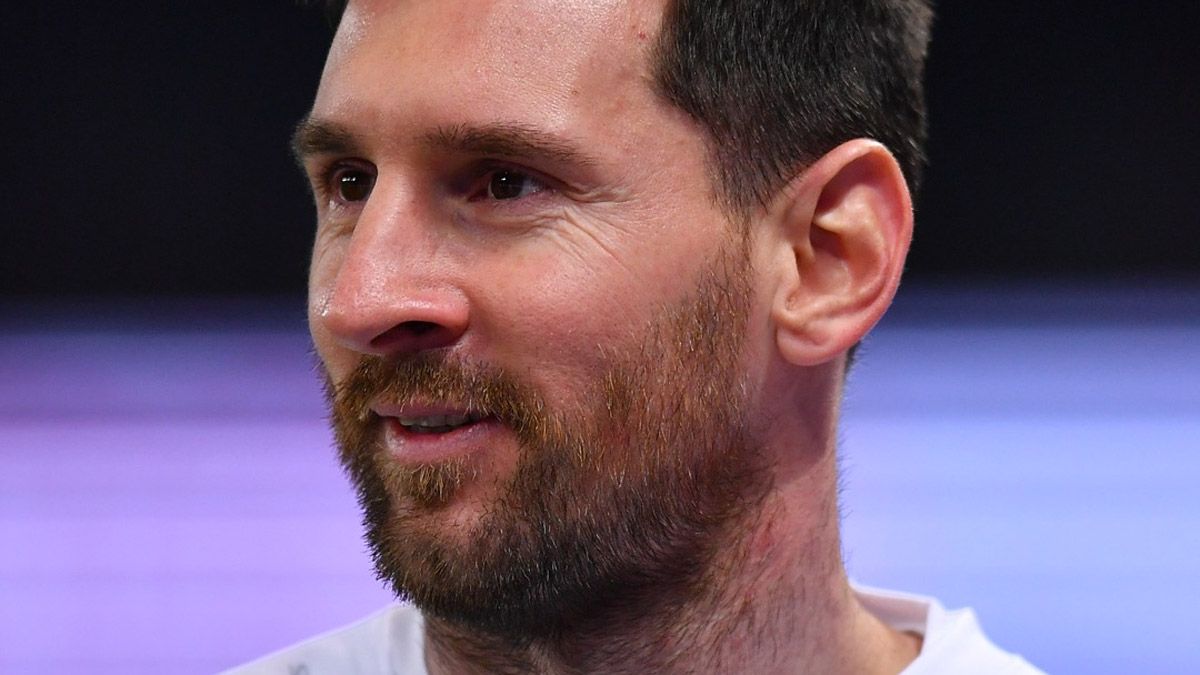 Messi sorprendió a todos con su look.