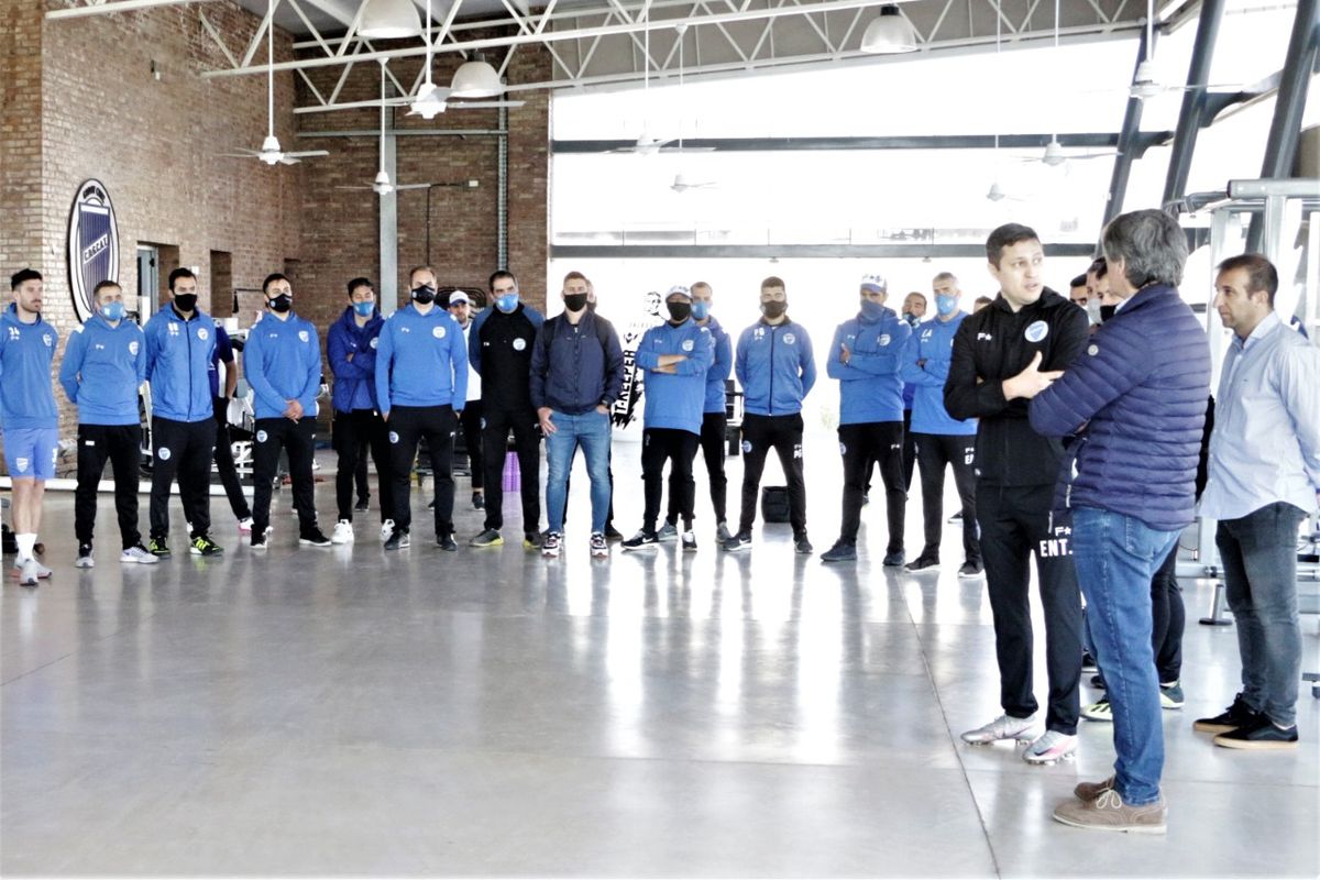 El primer contacto con el plantel fue en el gimnasio de Coquimbito.