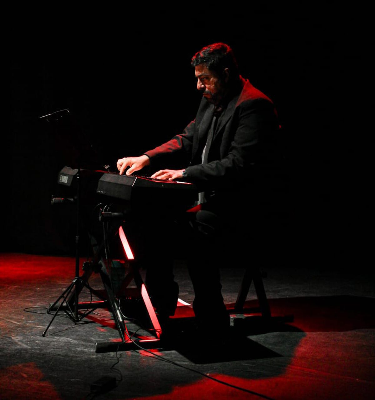 Marcelo Adaro, otro artista que acompañará a Bendelé en este show con cacnciones de Nino Bravo. Marcelo Adaro, otro artista que acompañará a Bendelé en este show con cacnciones de Nino Bravo.