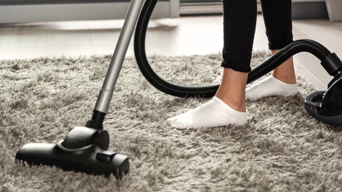 El truco casero para eliminar por completo el mal olor de las alfombras del hogar