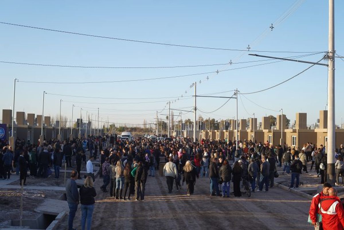 Fueron 108 las vivienmdas entregadas en San Martín. Fueron 108 las vivienmdas entregadas en San Martín.