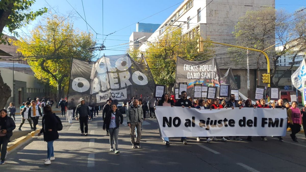 Los piqueteros de distintas agrupaciones políticas se movilizaron por las calles céntricas impidiendo la libre circulación