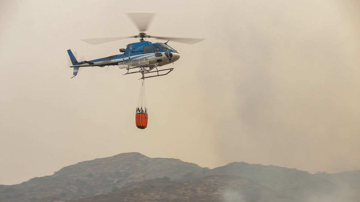 Bomberos voluntarios siguen luchando contra los incendios en el sur de la Provincia, entre el río Los Sauces y Berrotarán. Lo mismo sucede en un pinar en Villa Berna , cerca de  Alta Gracia, La Bolsa y La Paisanita.