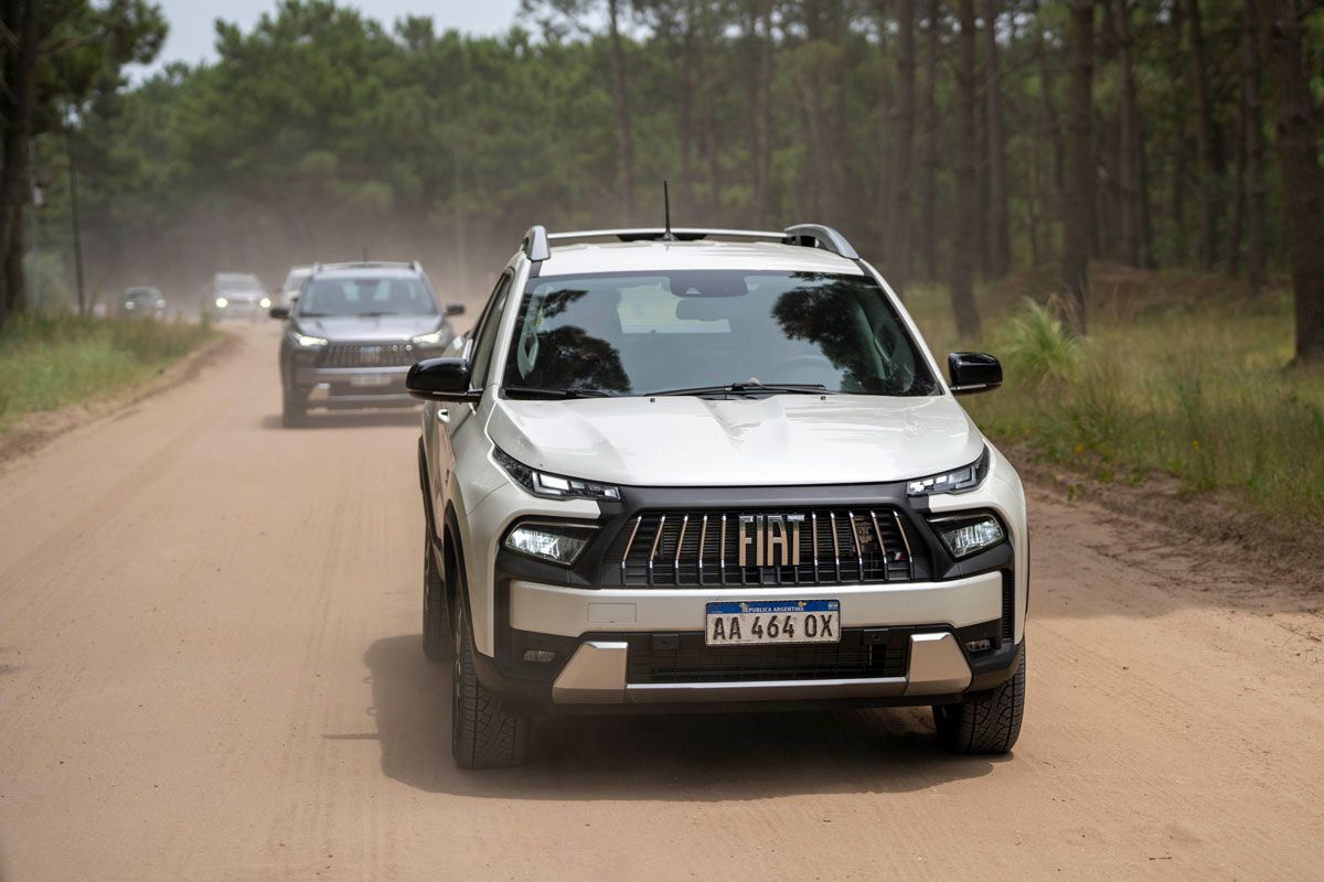 El frontal destaca por su nueva parrilla trapezoidal con motivos geométricos, faros full LED y luces diurnas (DRL) en forma de píxeles segmentados. El frontal destaca por su nueva parrilla trapezoidal con motivos geométricos, faros full LED y luces diurnas (DRL) en forma de píxeles segmentados.