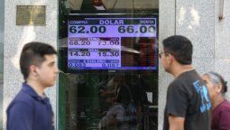 El dólar llegó a venderse a $66 en Mendoza