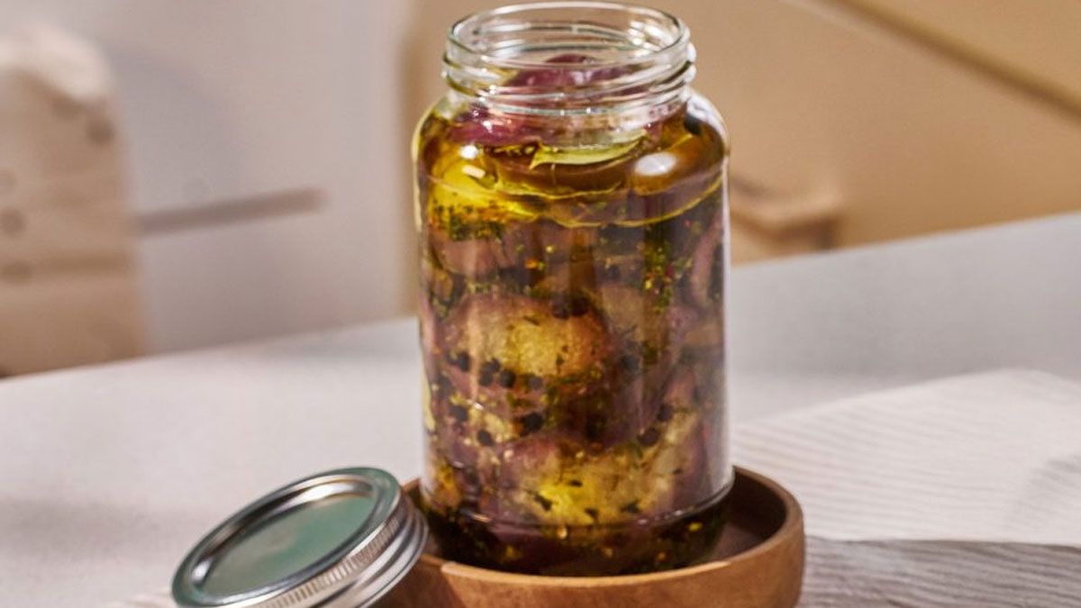 Poder sorprender a la familia o amigos con esta receta de escabeche de berenjena, no tiene precio. Poder sorprender a la familia o amigos con esta receta de escabeche de berenjena, no tiene precio.