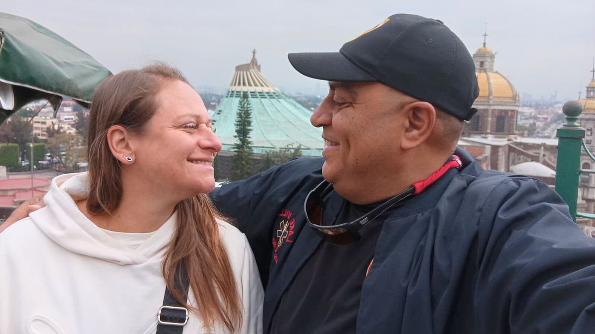 Bombero de Tupungato le propuso casamiento a su mujer en México y cumplió una vieja promesa