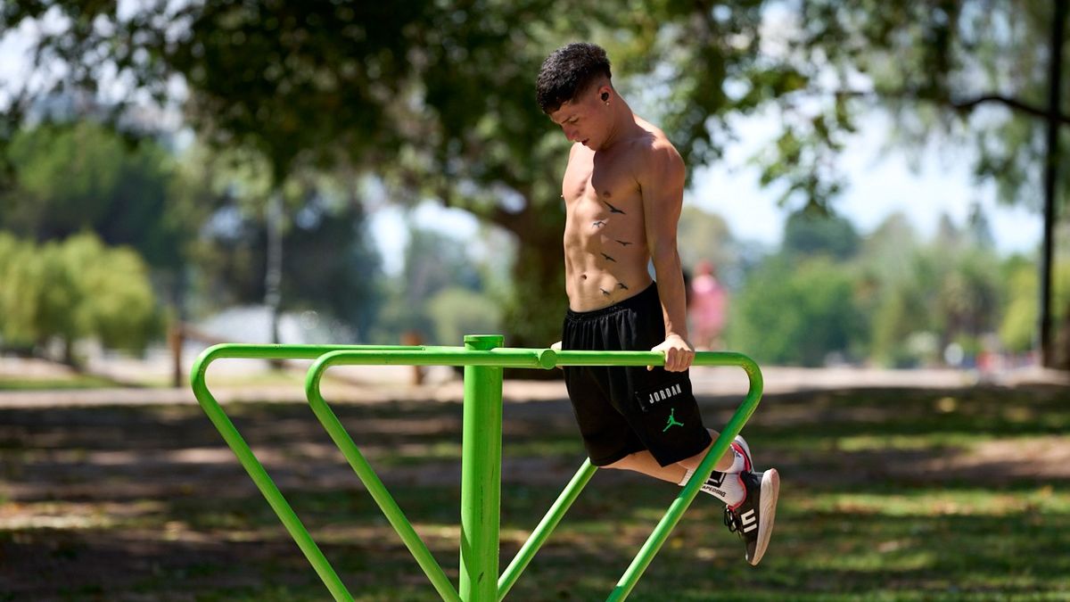 Andar en cueros es muy normal en estos días de calor. Andar en cueros es muy normal en estos días de calor.
