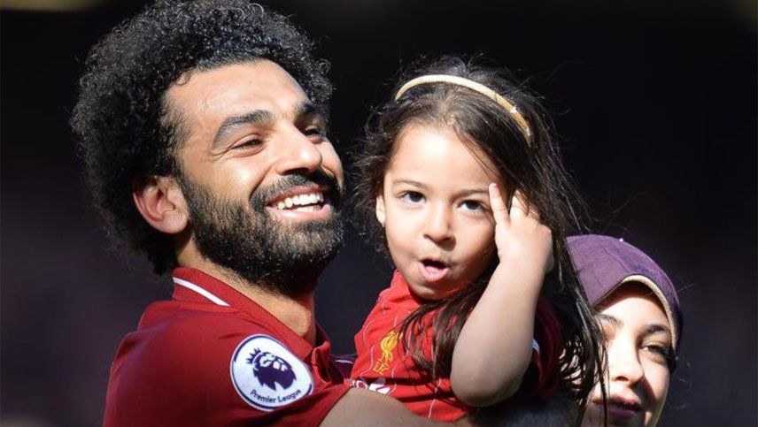 De tal palo...la hija de Mo Salah se llevó todos los aplausos en Liverpool