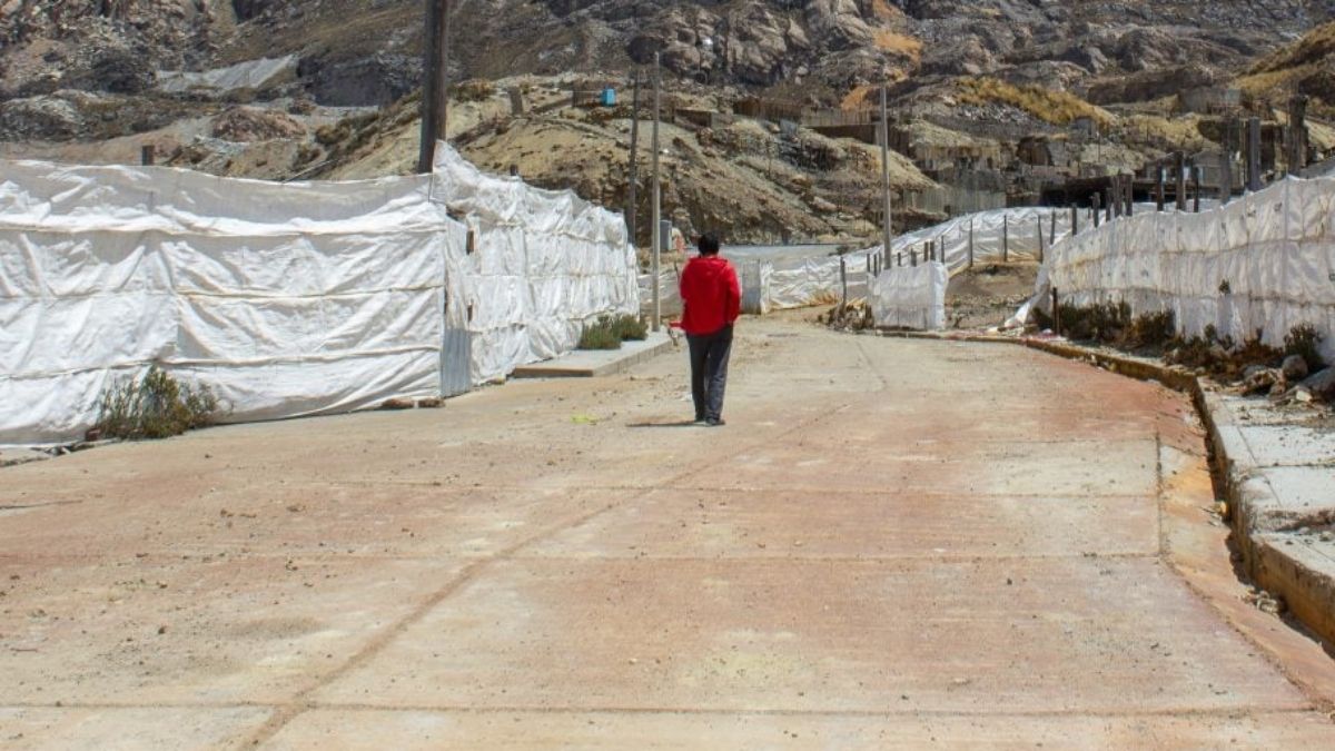 Los últimos días de un pueblo de Perú desplazado por una gigantesca mina