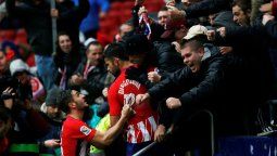 Lo sobrepasó la emoción del gol y terminó expulsado