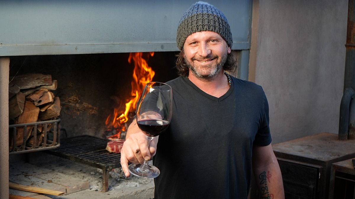 Fede Pettit, uno de los chef más reconocidos del país, se instaló en Mendoza para maridar su cocina de fuegos con el vino. Fede Pettit, uno de los chef más reconocidos del país, se instaló en Mendoza para maridar su cocina de fuegos con el vino.