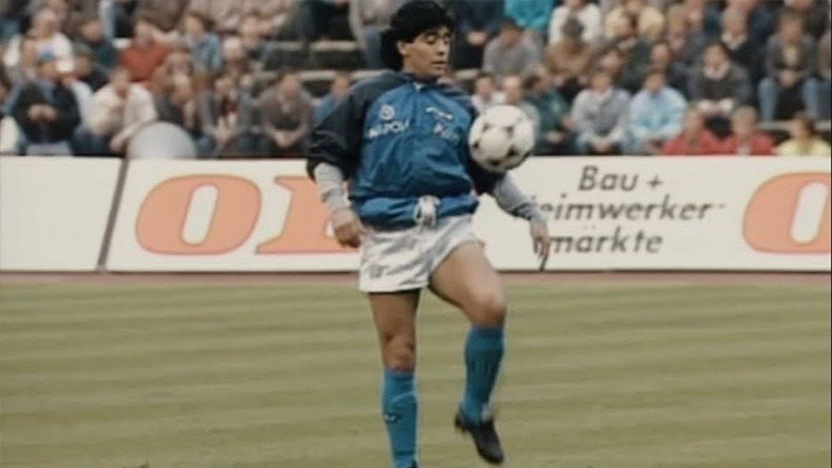 Maradona entrando en calor al ritmo de Maradona entrando en calor al ritmo de