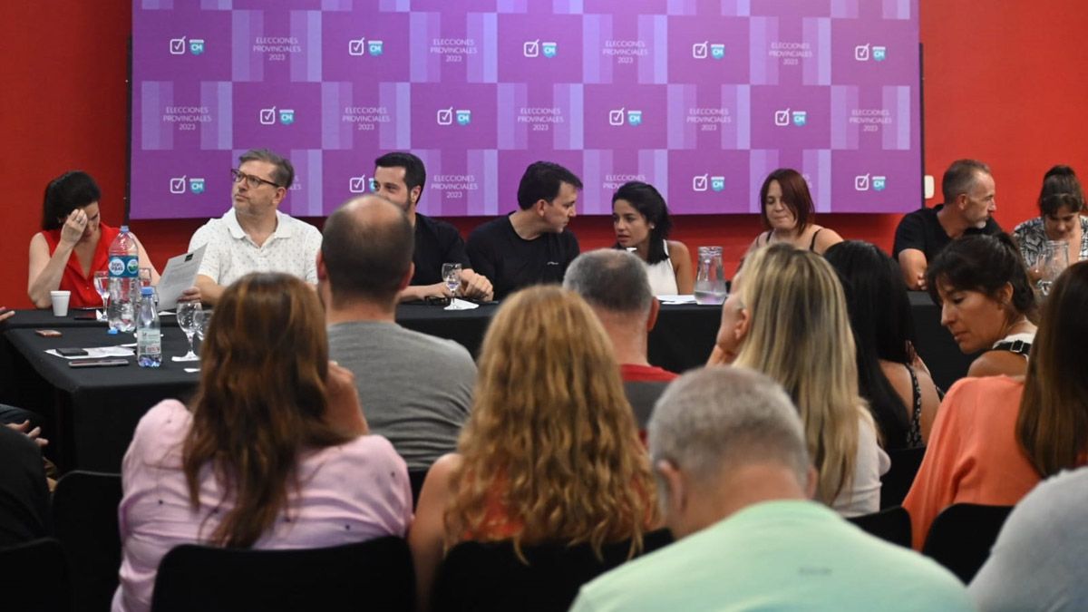 La cumbre de Cambia Mendoza en la sede de la Unión Cívica Radical.