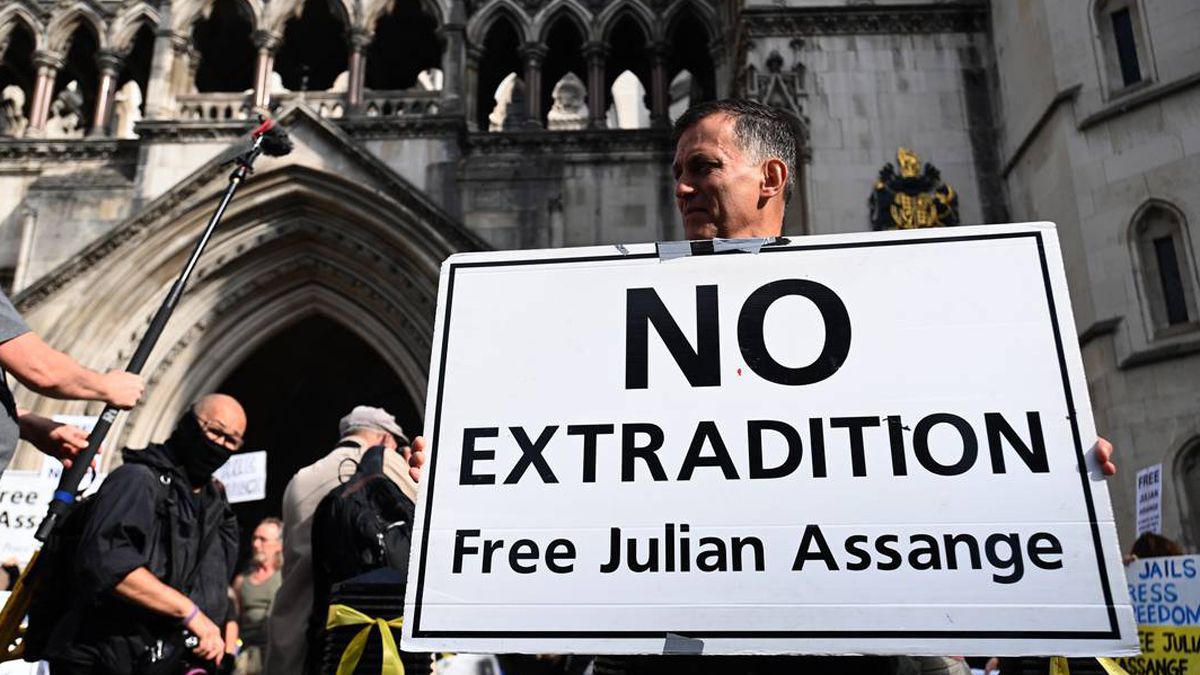 Los parlamntarios franceses firmaron el pedido de asilo político para Julian Assange alegando que el australiano es víctima de un ensañamiento judicial de EE. UU.