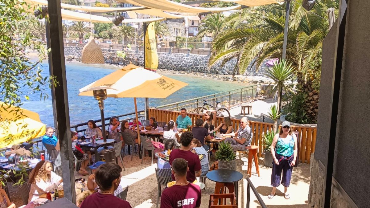 El restaurante más fino de Papudo donde una empanada de camarón vale $4.000