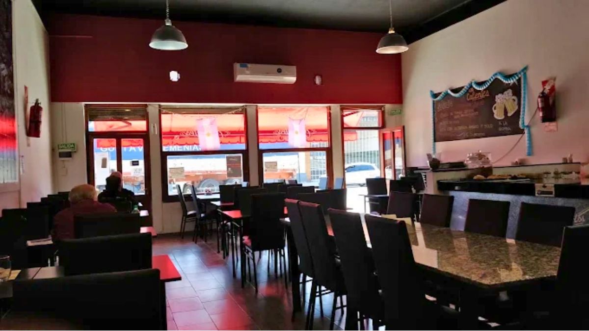 El bodegón Los Calientes está ubicado en el barrio de Boedo. El bodegón Los Calientes está ubicado en el barrio de Boedo.