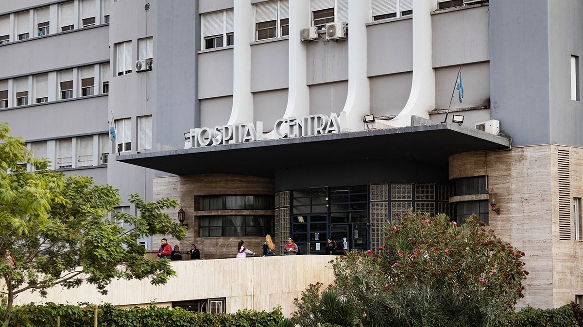Uno de los motociclistas quedó internado en muy grave estado en el Hospital Central tras un accidente en Maipú. Imagen ilustrativa.