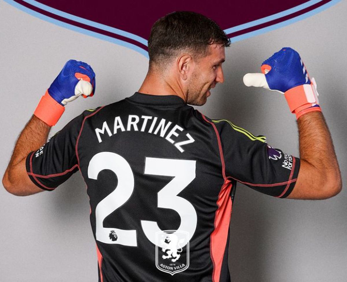 Dibu Martínez ya tiene el número 23 en el Aston Villa. Dibu Martínez ya tiene el número 23 en el Aston Villa.